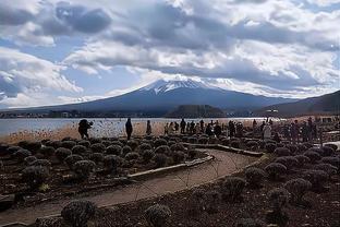 今日主场迎战热火！湖人官方晒训练照：詹姆斯、戴维斯出镜